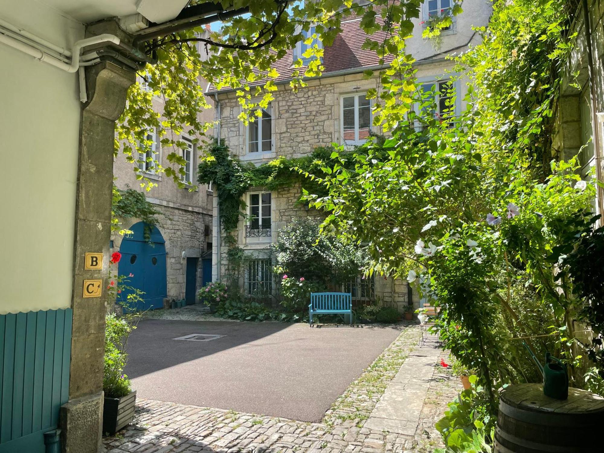 Besancon: Charmant Duplex Au Pied De La Citadelle Exterior photo